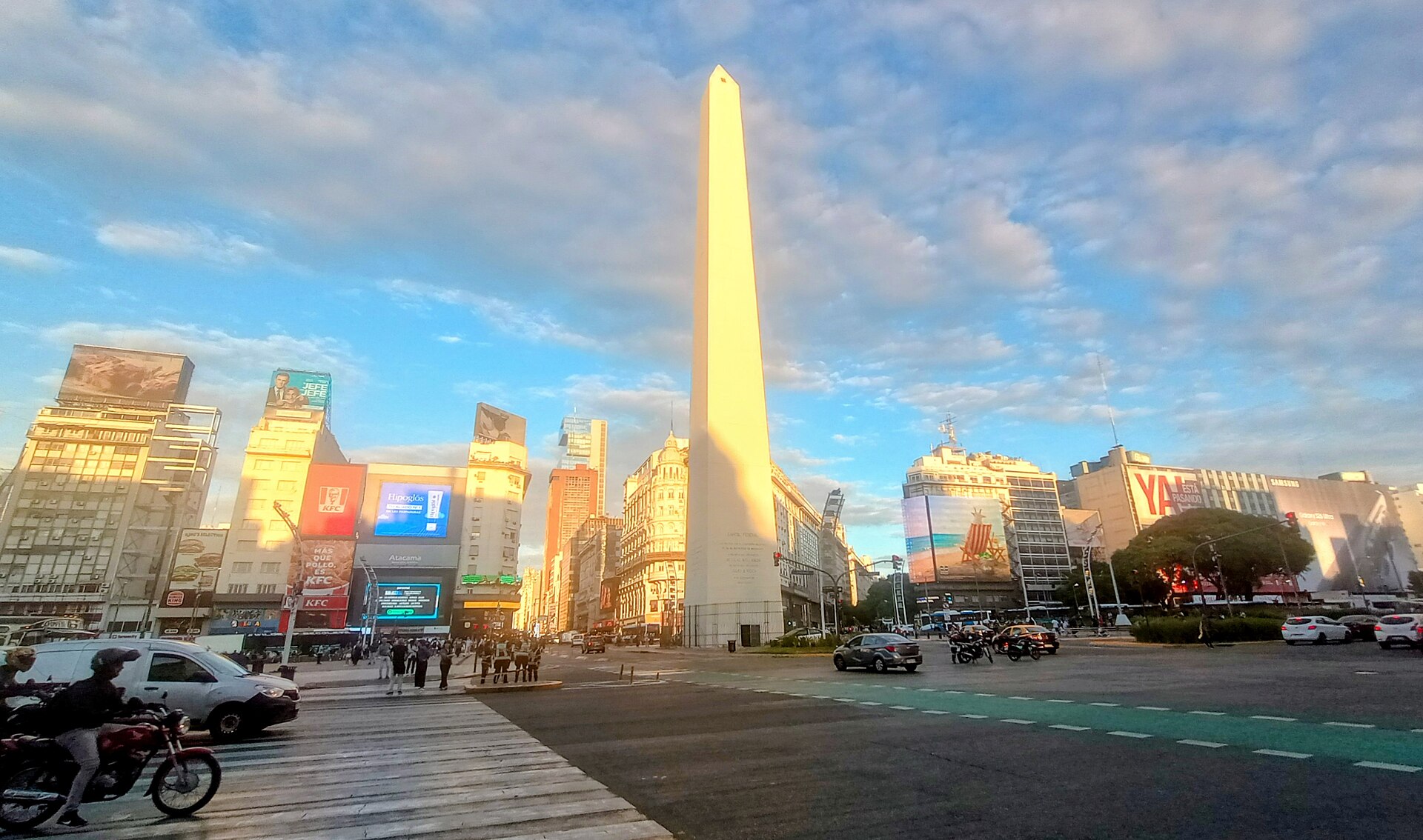 The Obelisco on Avenida 9 de Julio in Buenos Aires at sunset
