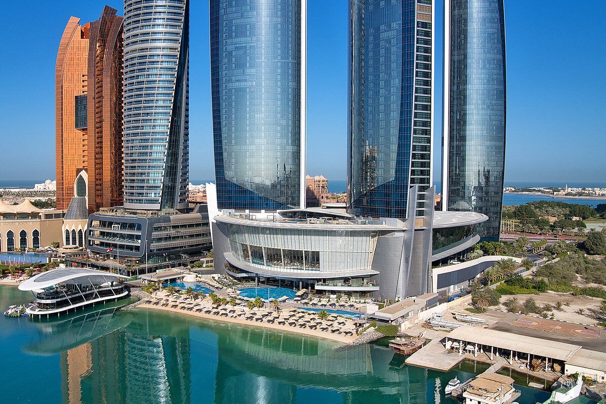 Five-star luxury hotel accommodation for professional football teams in Dubai
